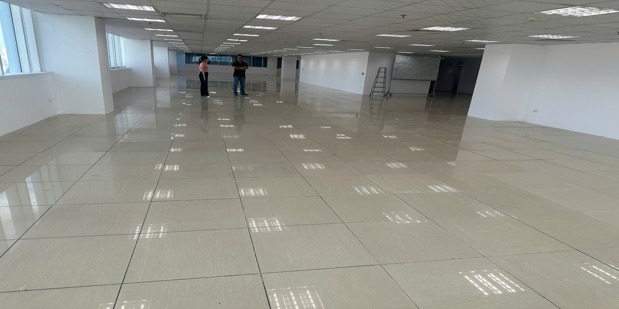VĂN PHÒNG CHO THUÊ - 1000 m2 (Lầu 7)